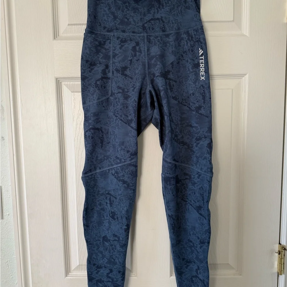 NWT Women’s adidas TERREX MULTI ALLOVER PRINT leggings - Picture 3 of 7